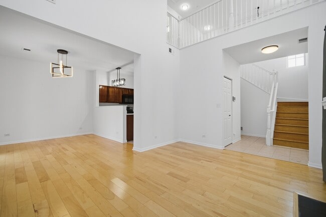 Building Photo - 1929 Golden Gate Ln