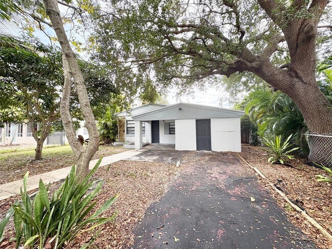 Building Photo - 1332 NE 177th St