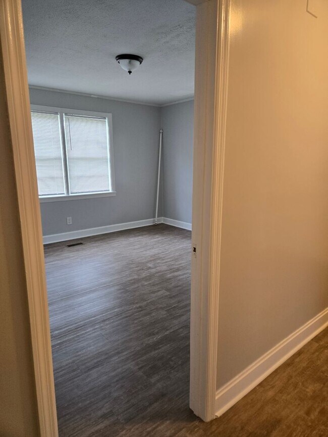 Building Photo - 4 Bedroom; 2 Bath home with Central Heatin...