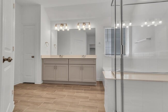 Building Photo - 1208 Garden Jade Dr