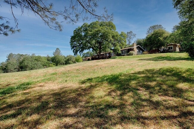 Building Photo - 21495 Armstrong Rd
