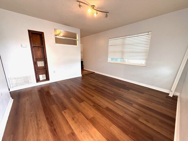 Building Photo - 3310 New England St