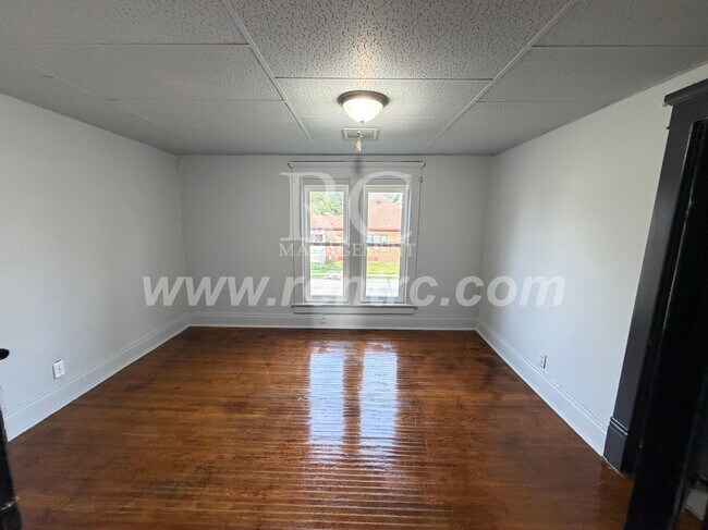 Building Photo - 1602-2 Main-