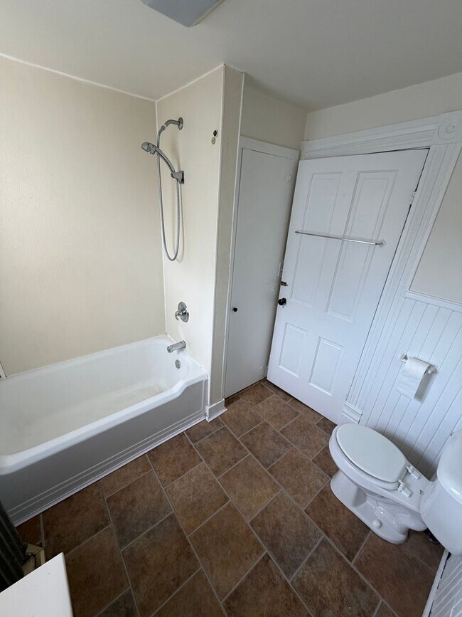 Building Photo - 829 Jackson St