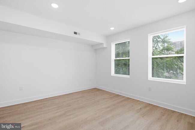 Building Photo - 2216 N Franklin St
