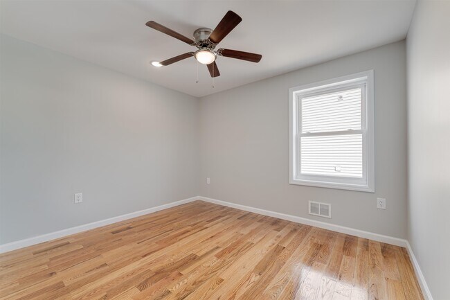 Building Photo - 1521 41st St