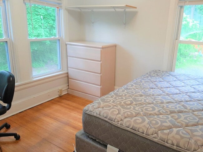 Building Photo - 123 Columbia St