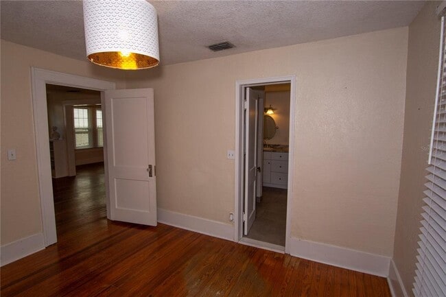 Building Photo - 539 W Yale St
