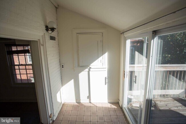 Building Photo - 916 Spruce St