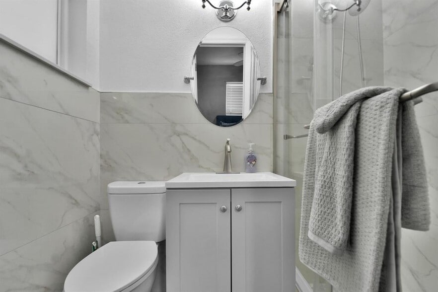 Building Photo - 201 SE 23rd St