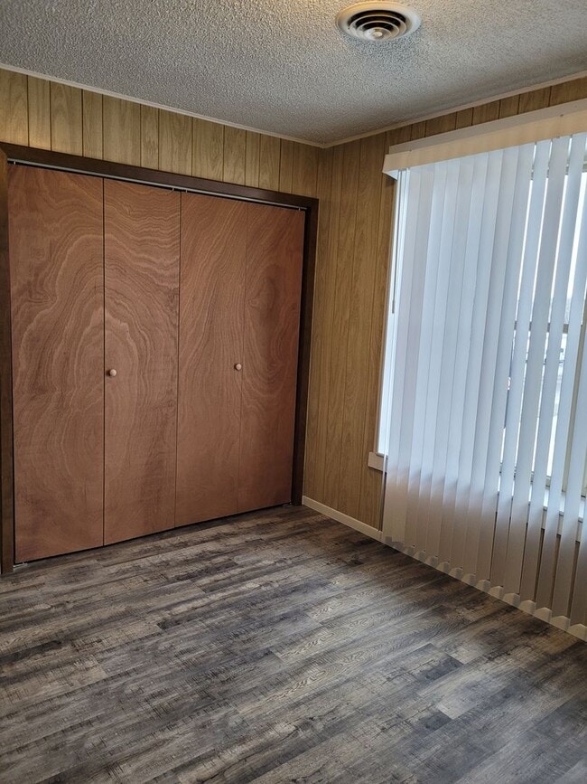 Building Photo - 400 E Pike Ave