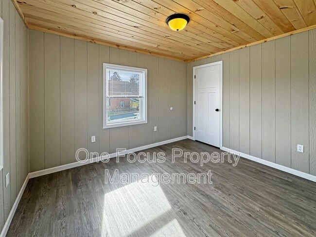 Building Photo - 27 S Highland St