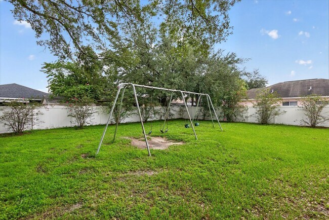 Building Photo - 557 Lindsay Anne Ct