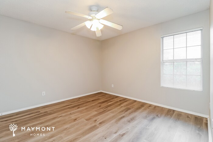 Building Photo - 8003 Mosstree Dr