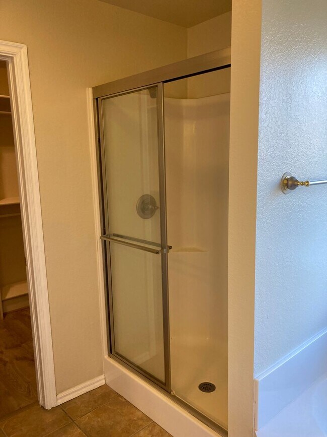 Building Photo - Spacious 3BDRM Home in Blackberry Ridge, V...