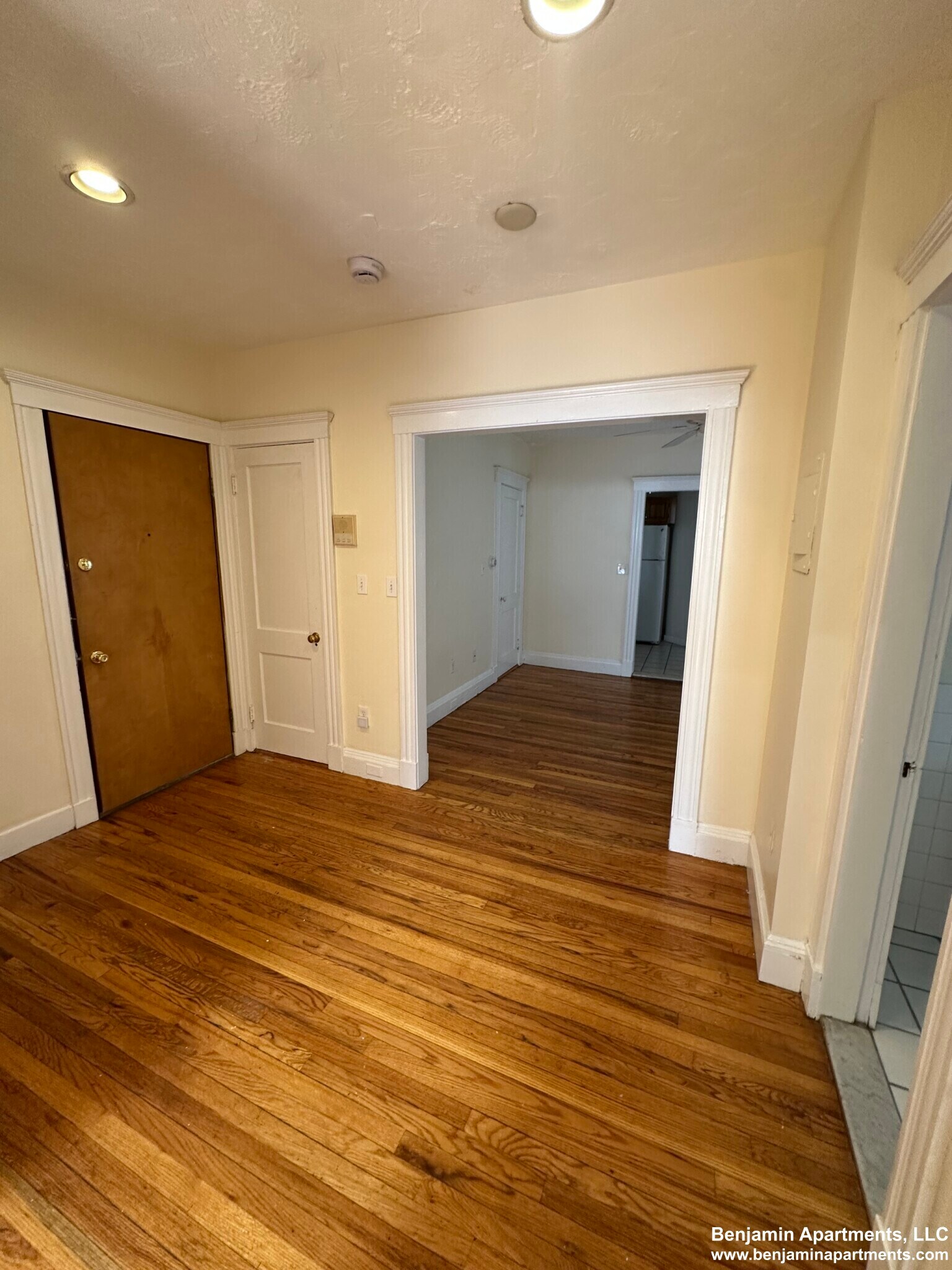 Building Photo - 239 Kelton St