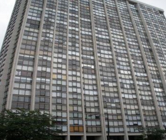 Building Photo - 5445 N Sheridan Rd