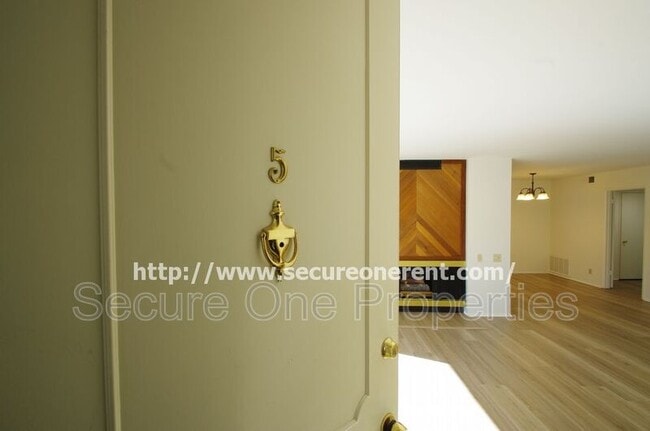 Building Photo - 31555 Lindero Canyon Rd