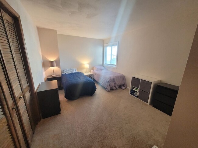 Building Photo - 2 Bedroom, 2.5 Bath Condo with with Ocean ...