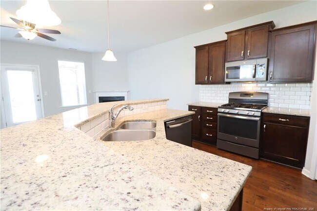 Building Photo - 408 Starkey St