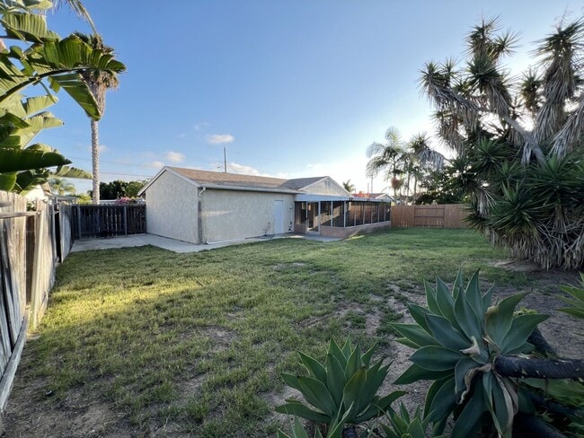 Building Photo - Amazing 4 Bedroom in the Heart of SD!