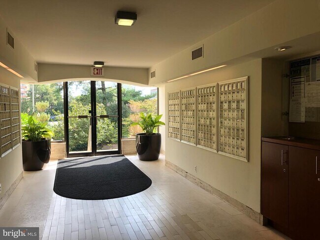 Building Photo - 301 Beauregard St