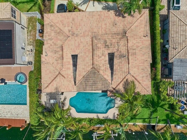 Building Photo - 2810 NE 48th Ct