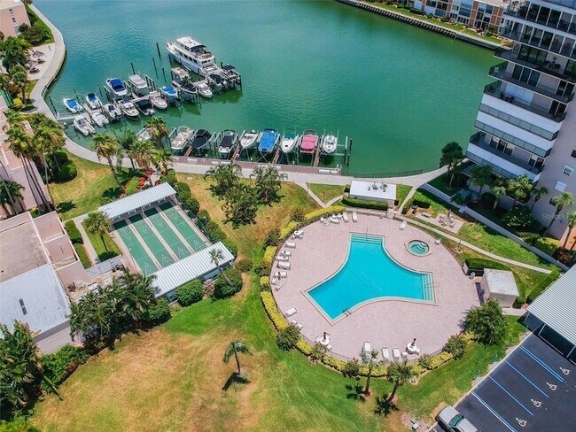 Building Photo - 7625 Sun Island Dr S
