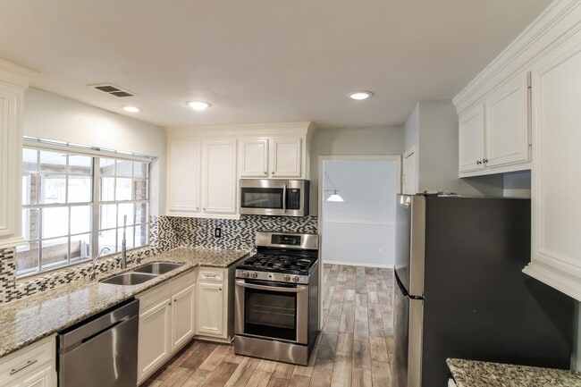 Building Photo - 918 Long Prairie Dr