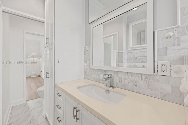 Building Photo - 4710 Pine Tree Dr