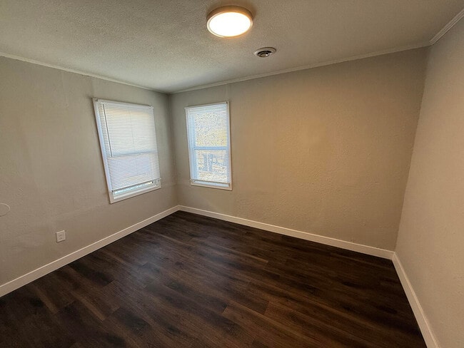 Building Photo - 210 Highview Ave