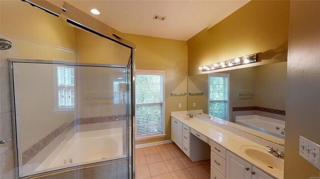 Building Photo - 615 Castle Brook Dr