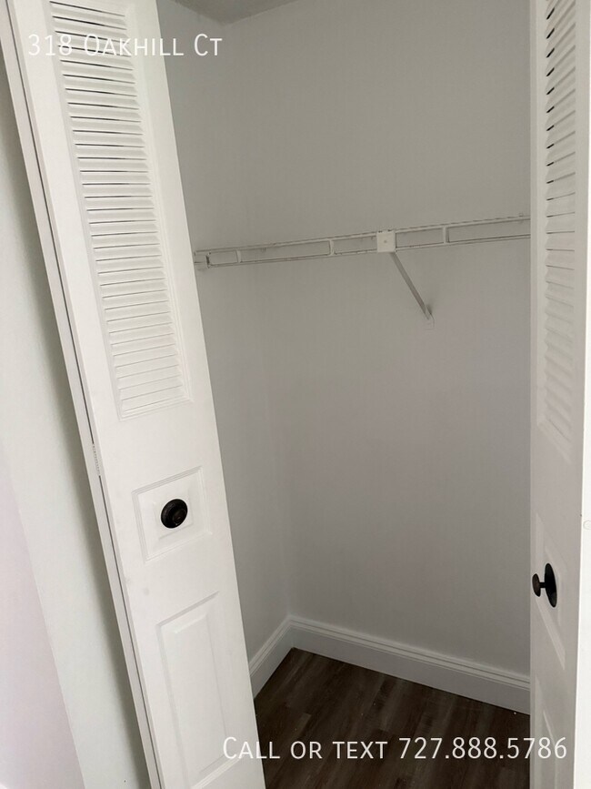 Building Photo - 318 Oakhill Ct