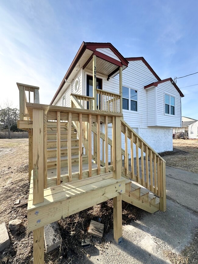 Building Photo - 208 Ridge Rd