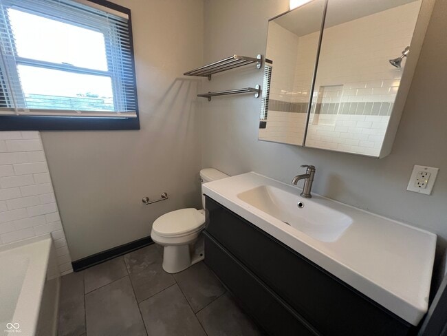 Building Photo - 154 S 9th Ave