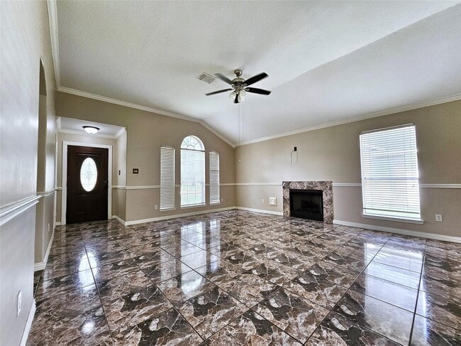 Building Photo - 16611 Creek Trail