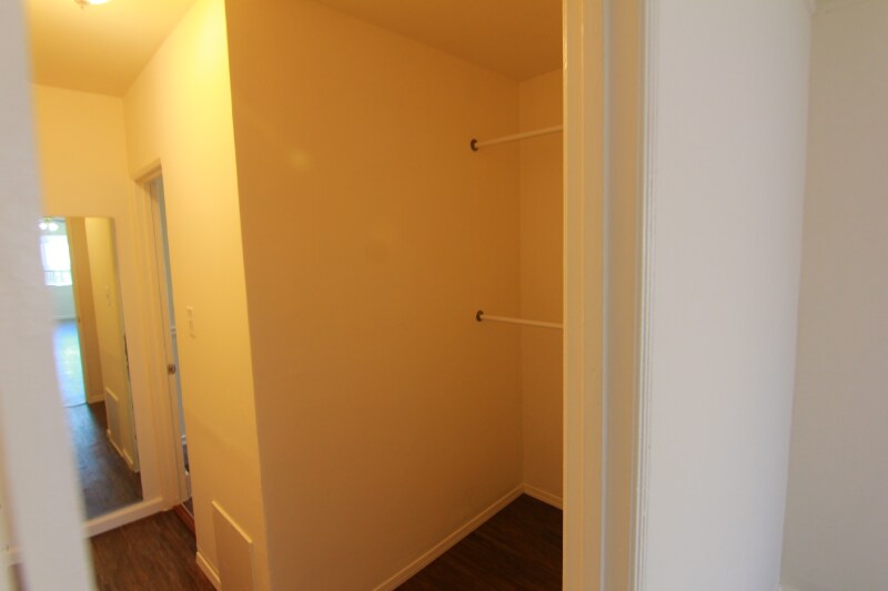 Building Photo - 5940 Melrose Ave