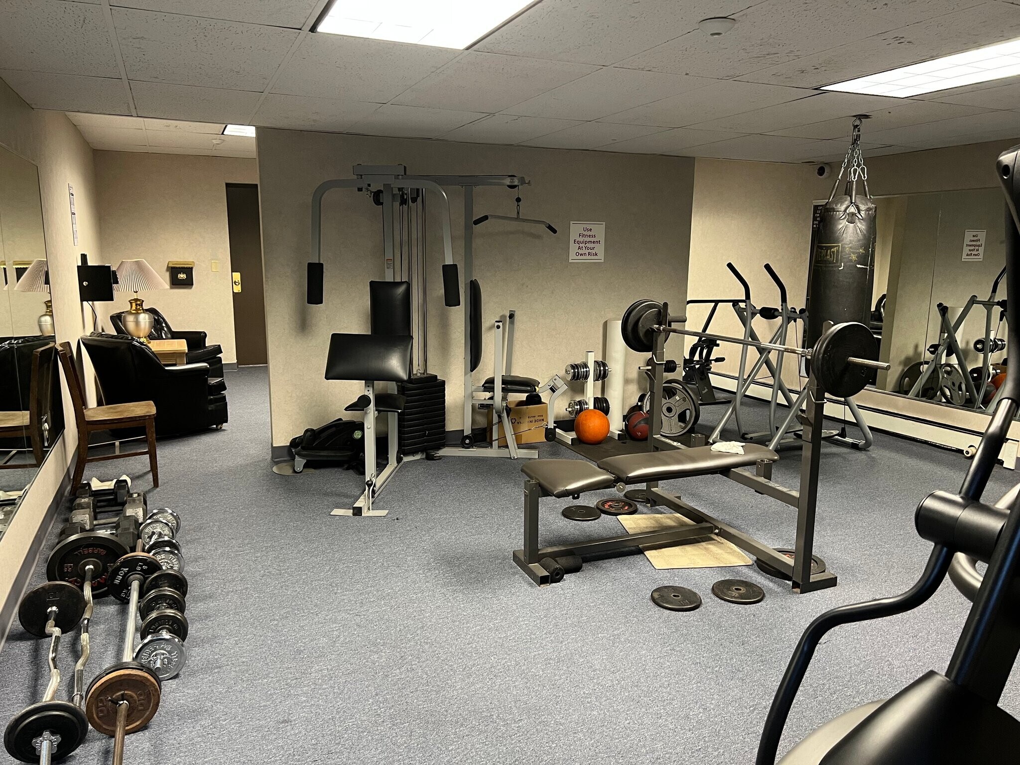 Building Photo - 2025 E Greenwich Ave