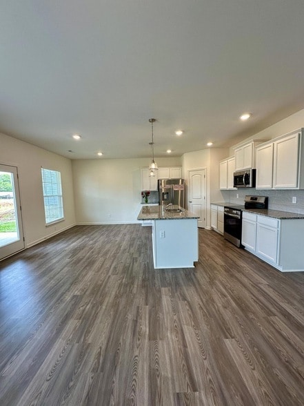 Building Photo - 2380 Geranium Ln