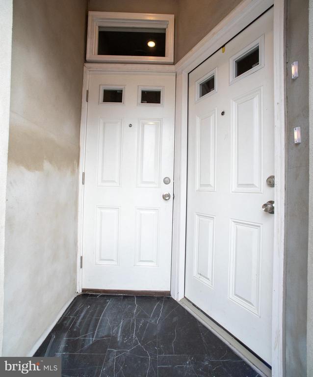 Building Photo - 2049 Snyder Ave