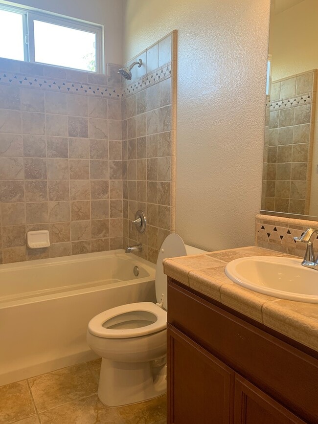 Building Photo - Gorgeous home in Patterson