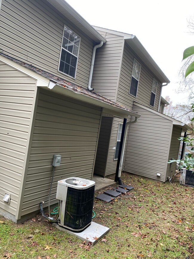 Building Photo - 2446 Talco Hills Dr