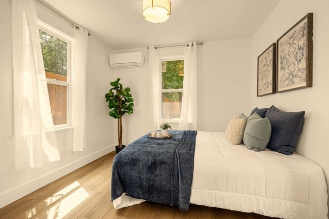 Building Photo - Stylish Ivy Wild 1-Bedroom with Heated Floors & Private Garage