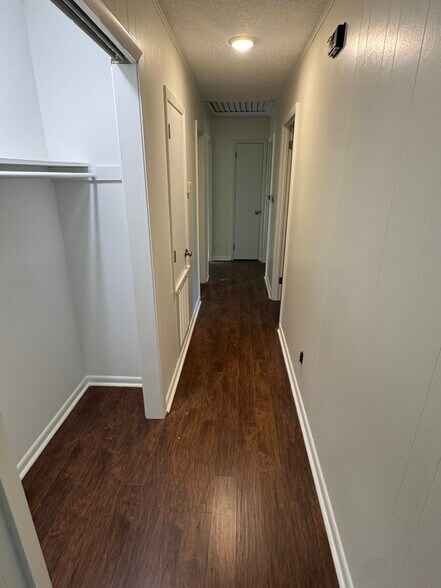 Building Photo - 1512 Terrace Dr