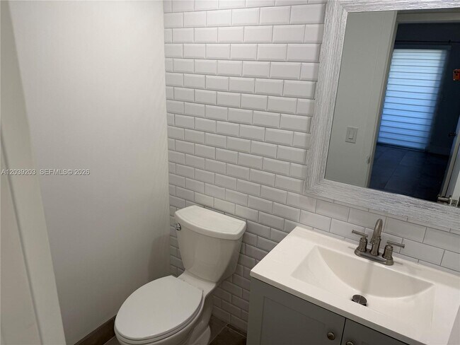 Building Photo - 136 Brighton D