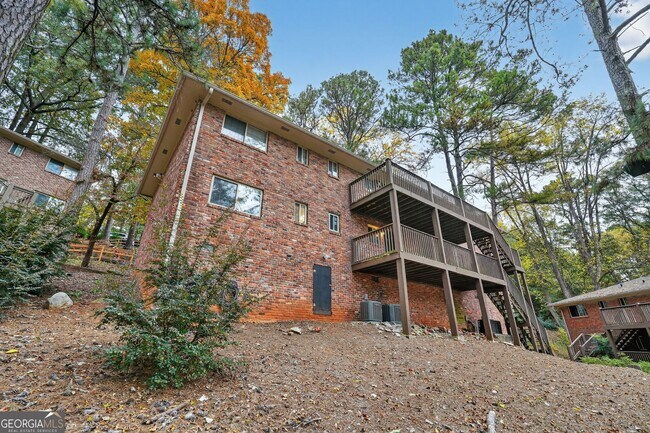 Building Photo - 2516 Peachwood Cir NE