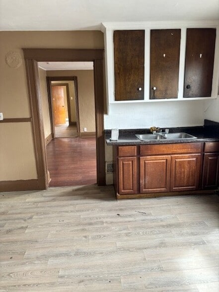 Building Photo - 822 19th St