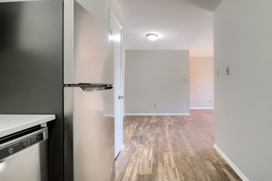 Building Photo - 1000 Sandlin Pl