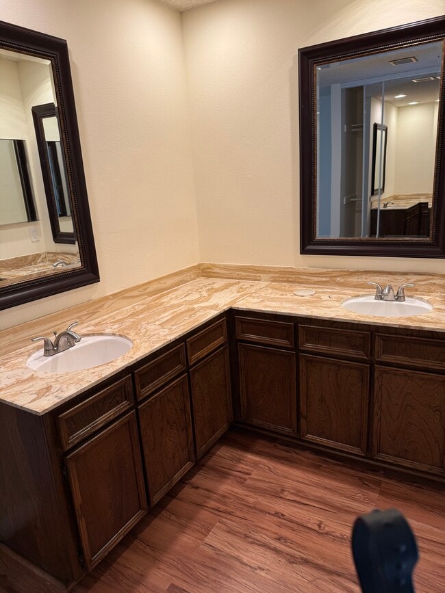 Building Photo - 569 Mundy Terrace