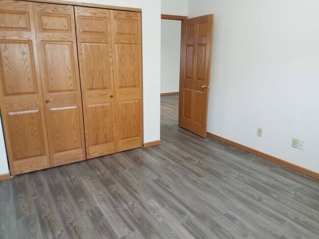 Building Photo - 902 Avon St